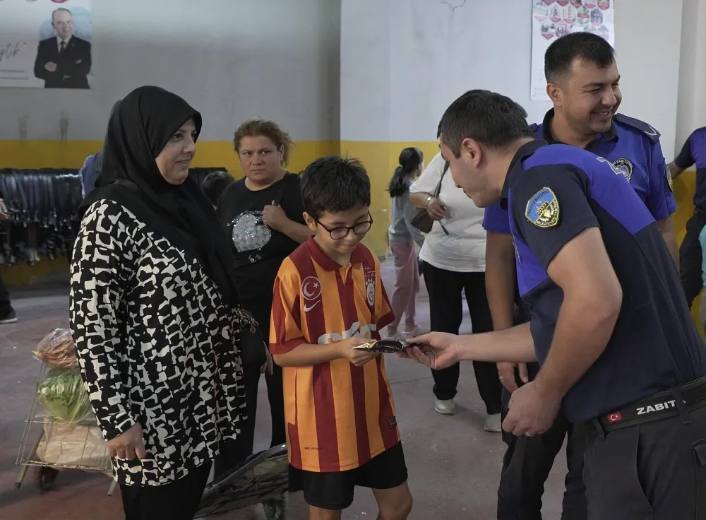 Turgutlu Zabıtası 4 Ekim’de Sokak Hayvanlarını Unutmadı