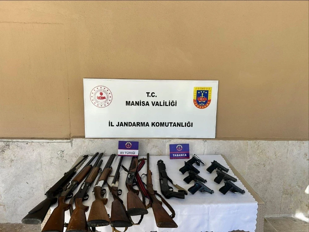 Alaşehir’de Silah Operasyonu: 15 Ruhsatsız Silah Ele Geçirildi