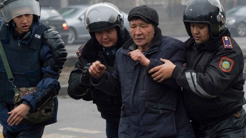 Kazakistan yangın yeri! Gözaltılar 4 bini aştı