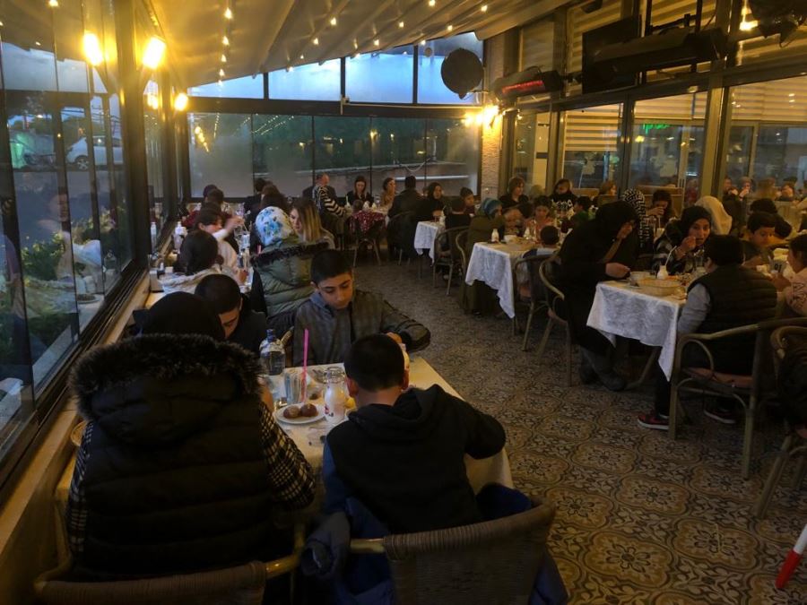 Yunusemre Kaymakamı Atilla Kantay iftarını yetim çocuklar ve aileleriyle açtı
