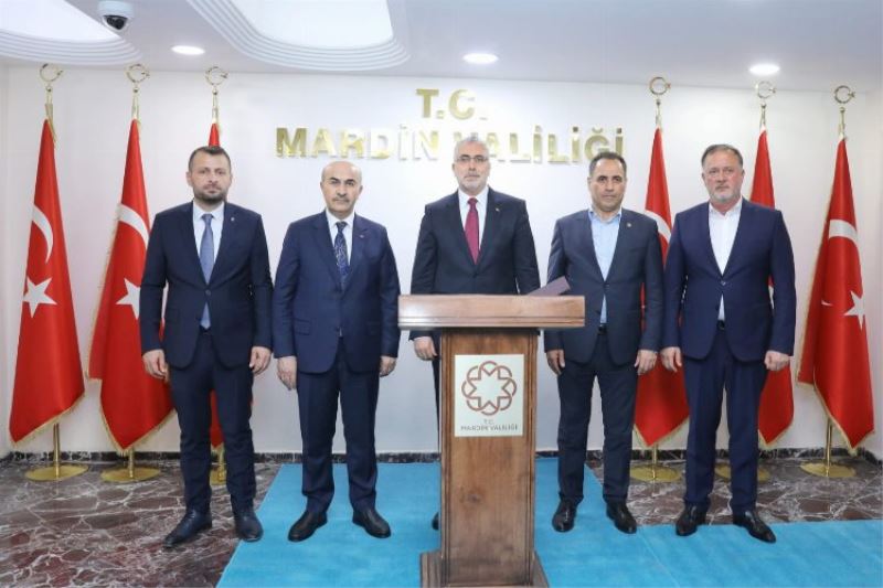 Çalışma Bakanı Vedat lşıkhan Mardin