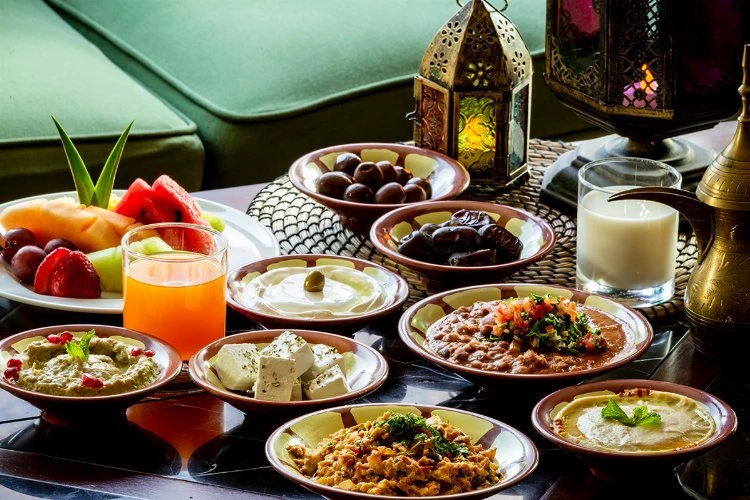 Ramazan’da iftar ve sahur dahil 4 öğün yapılmalı!