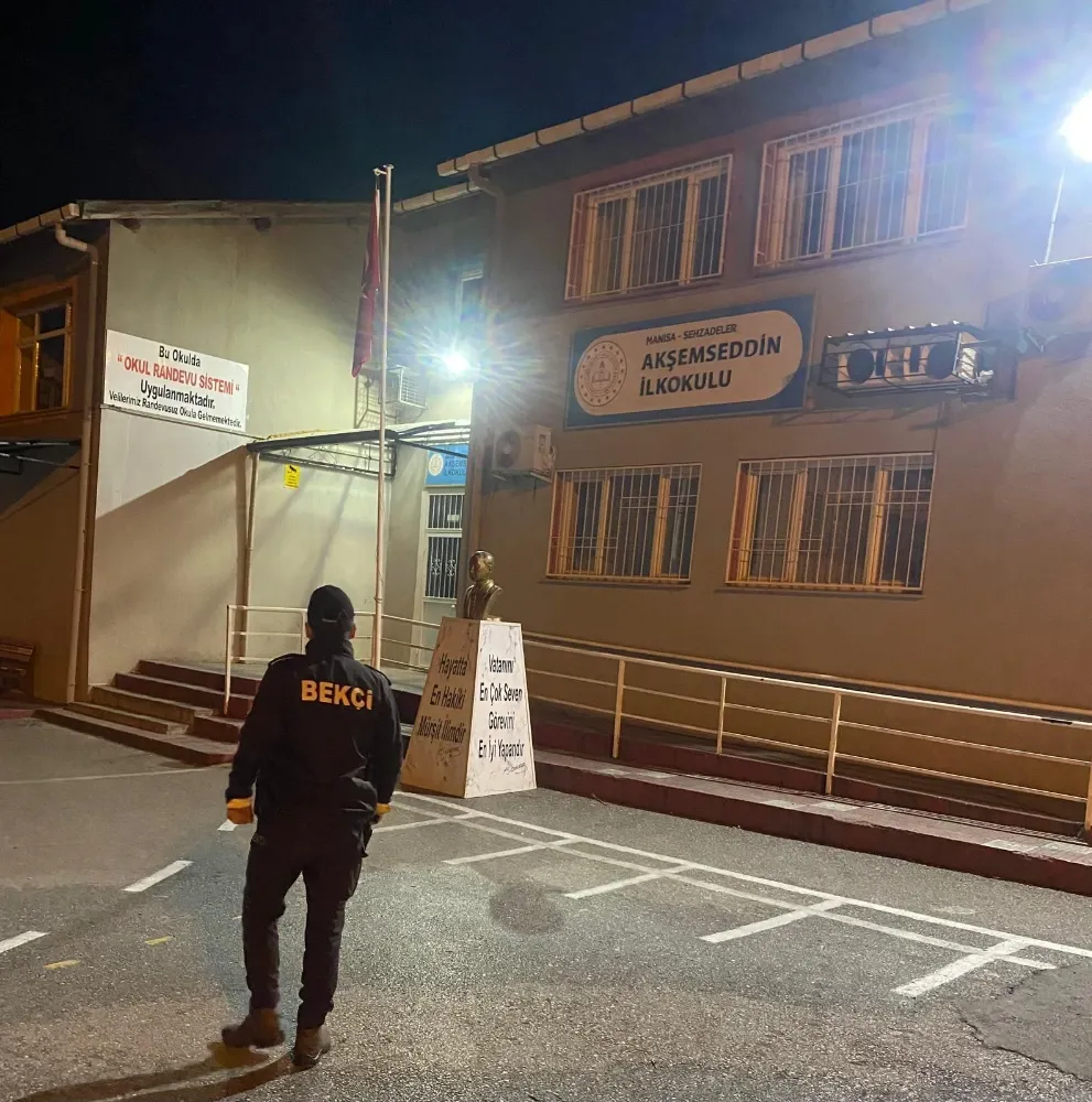 Manisa Polisi Okul Çevrelerinde Gece Denetimi Yaptı