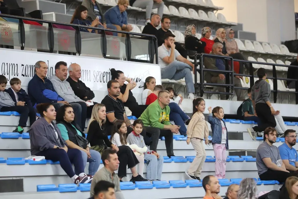 Turgutlu Belediyespor Filedeki Başarısını Koruyor: 3-0
