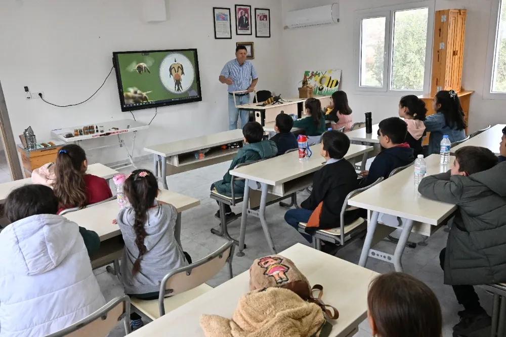 Manisalı Öğrenciler Arıların Sıra Dışı Dünyasını Keşfetti