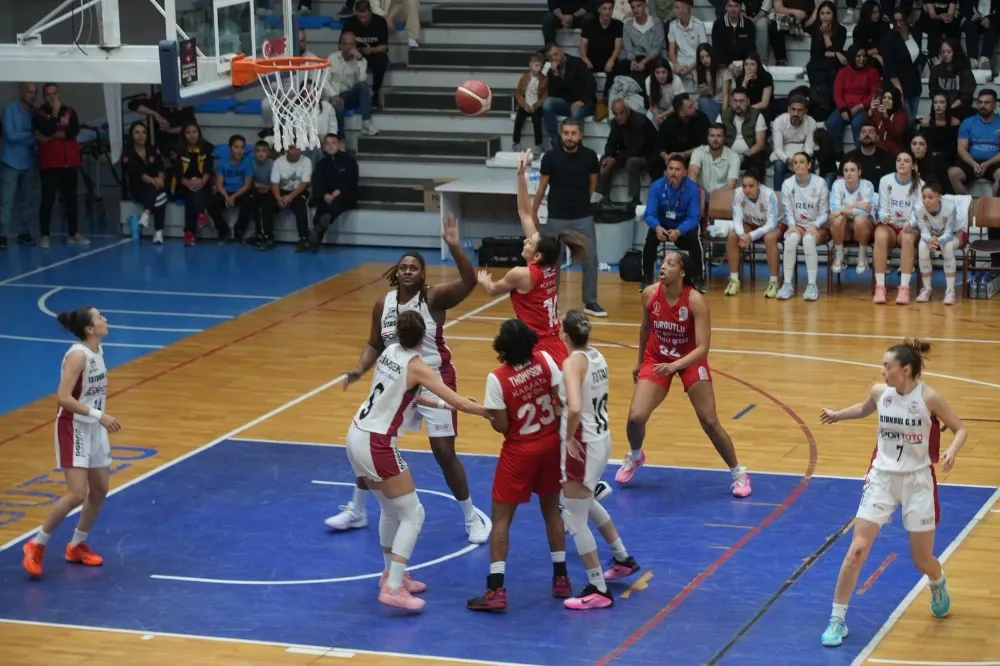Turgutlu Belediyespor Kadın Takımlarından Çifte Galibiyet