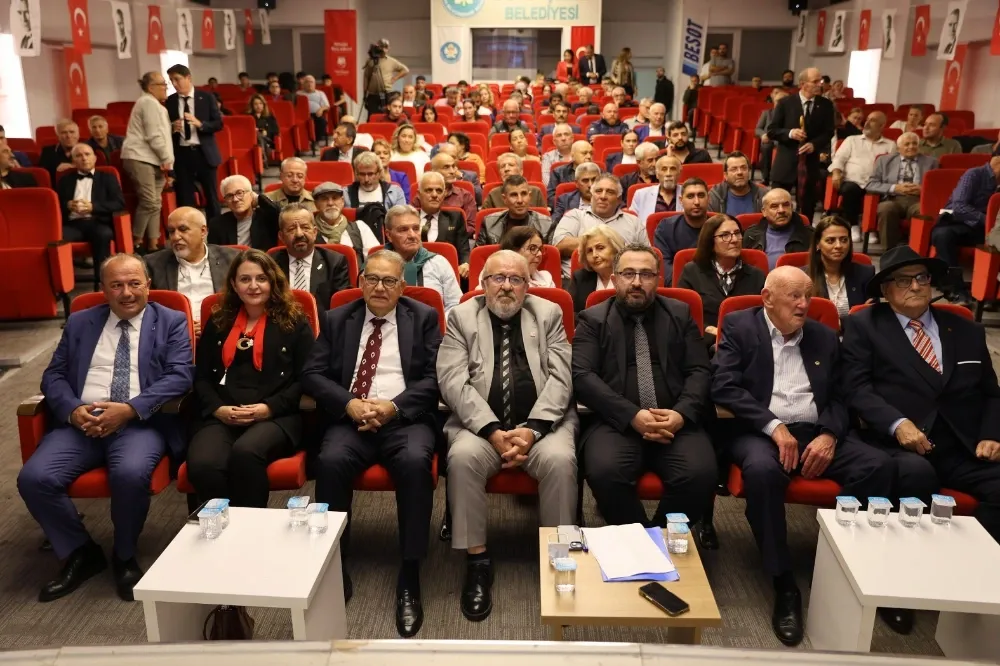 Yunusemre Belediyesi’nden Cumhuriyetin 102. Yılına Özel Spor ve Vefa Gecesi