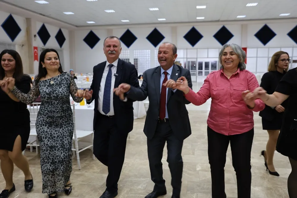 YUNUSEMRELİ ÖĞRETMENLER GÜNLERİNİ KUTLADI