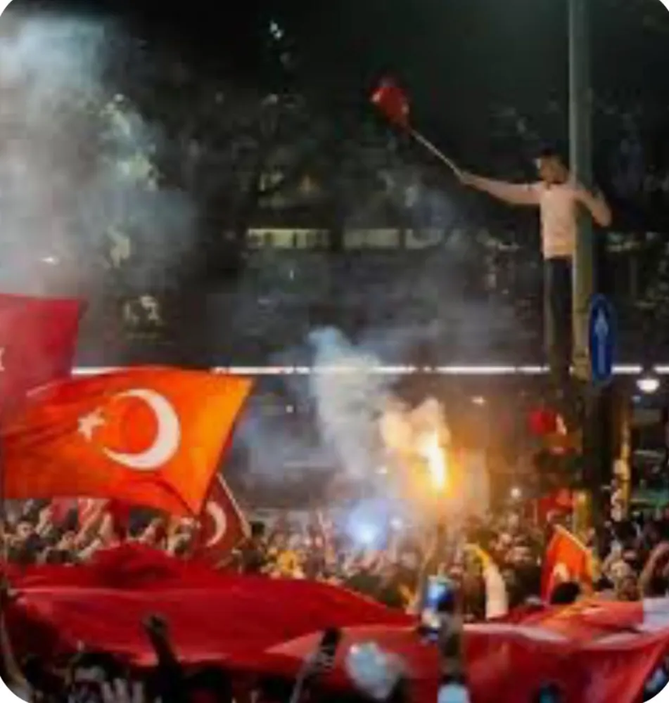 TÜRKİYE’Yİ KARANLIĞA SÜRÜKLEMEK İSTEYEN ODAKLARA GEÇİT YOK!