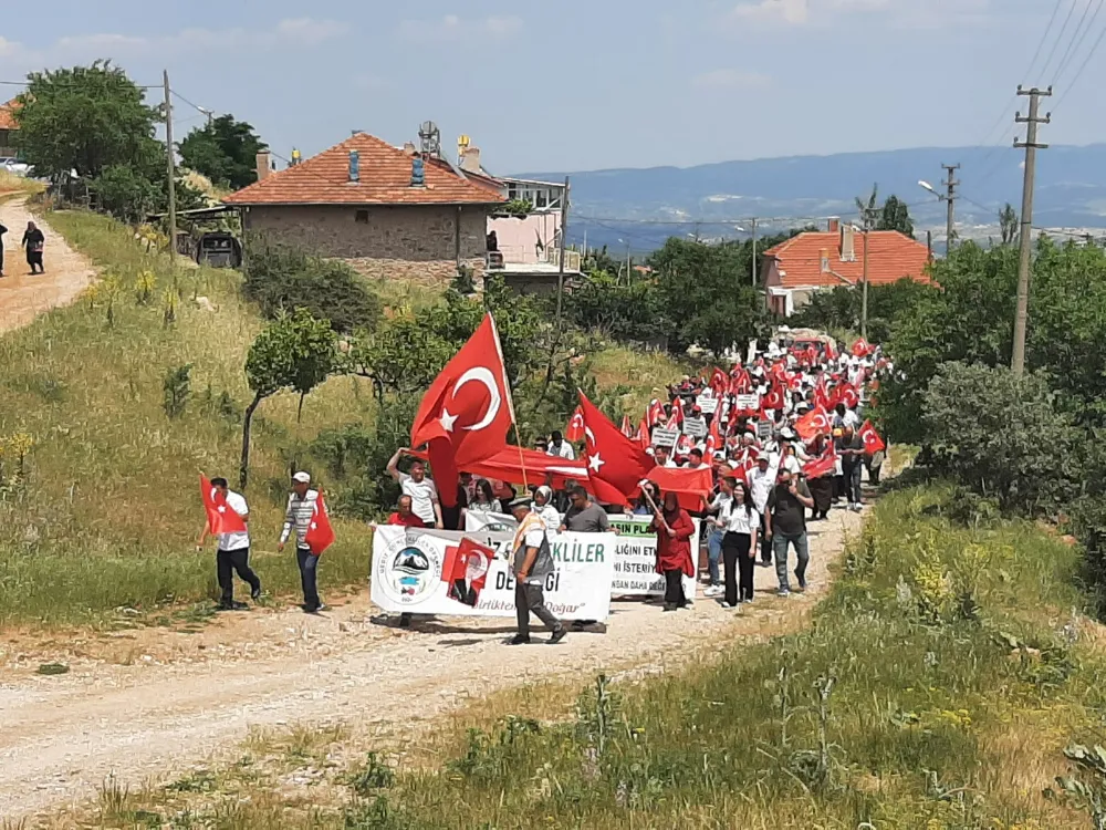 GEDİZ GÜRLEK KÖYÜ KEŞKEK ŞENLİĞİNDE BİR ARAYA GELDİ, “TAŞ OCAĞI KAPATILSIN” YÜRÜYÜŞÜ YAPTI