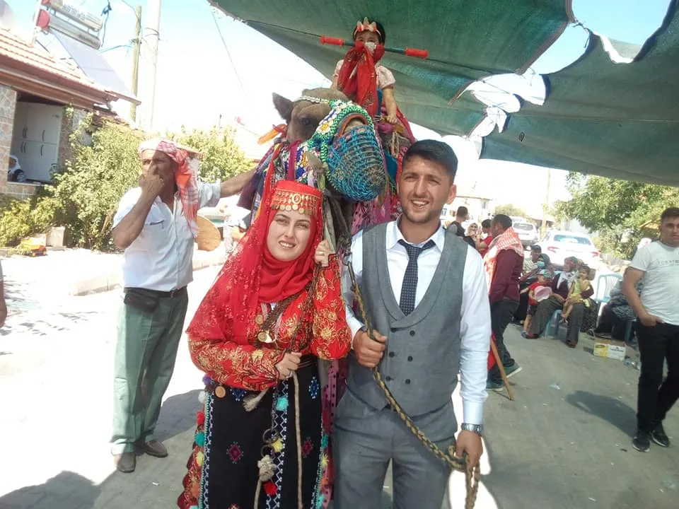 MANİSA SALİHLİ’DE AHMET SOYER DEVECİLİK KÜLTÜRÜNÜ YAŞATIYOR