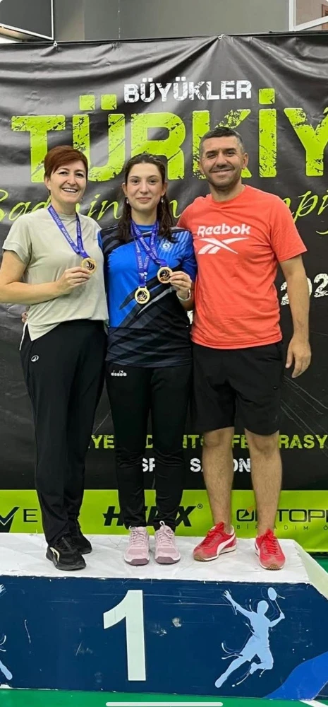 Manisalı Ravza Bodur Türkiye Badminton Şampiyonu