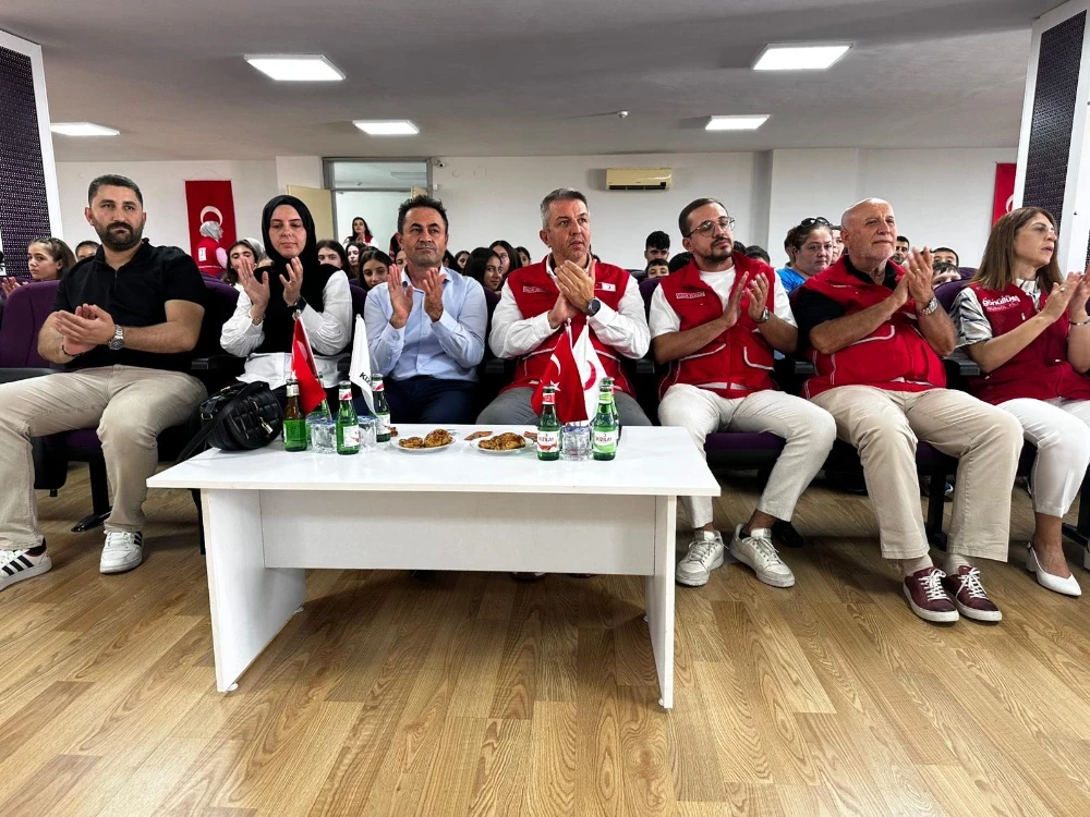 Türk Kızılay Manisa’dan Çocuklara Kırtasiye Desteği