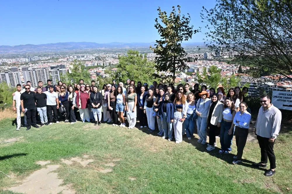 Manisa Büyükşehir’den Üniversiteli Gençlere Şehri Tanıtan Oryantasyon Gezisi