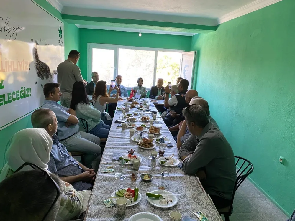 Selçuk Özdağ ve Gelecek Partisi Heyeti Salihli’de Yoğun İlgiyle Karşılandı