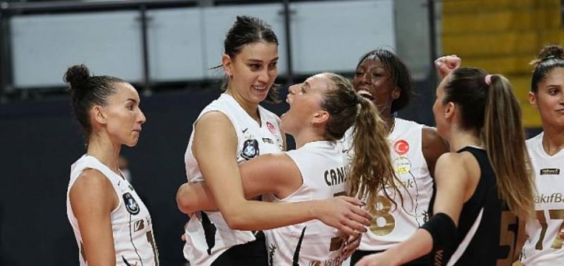 VakifBank, evinde kazanarak basladi