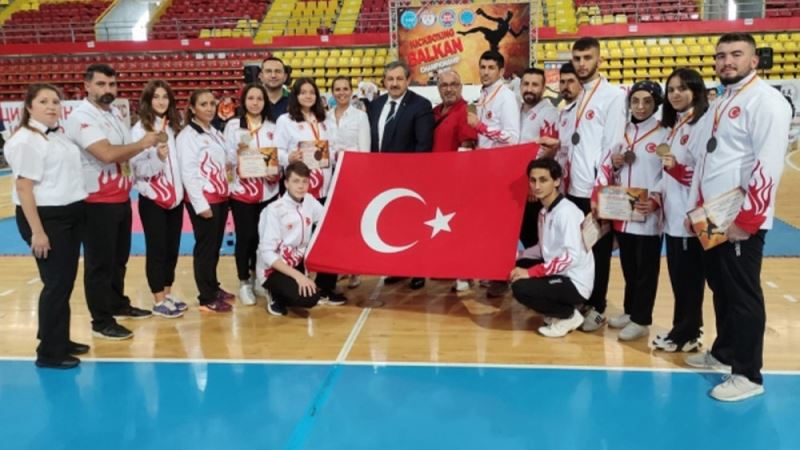 Milli kick boksçulardan 3