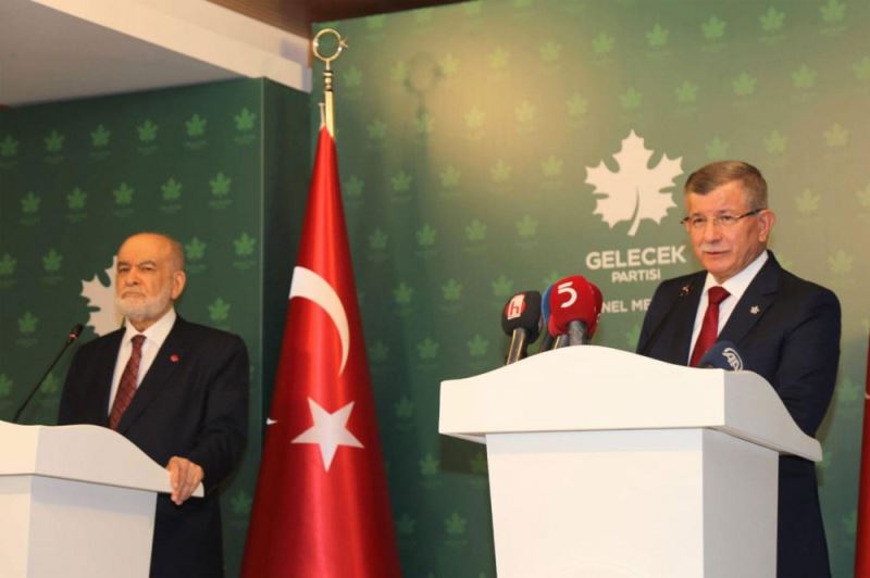 Ahmet Davutoğlu ve Temel Karamollaoğlu