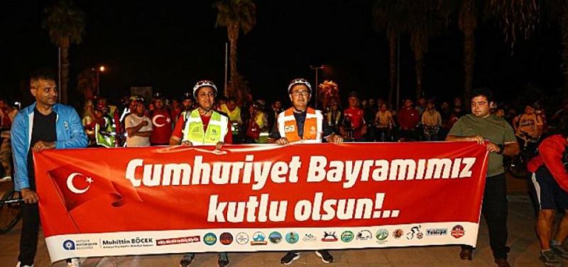 29 Ekim coskusu Antalya sokaklarinda