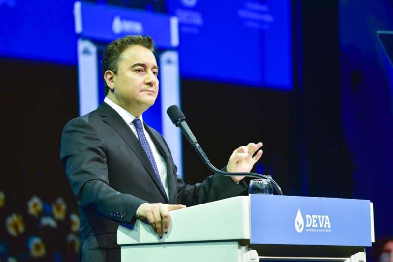 Babacan: Sabah ekmek, öğlen yağ, akşam benzin kuyruğu