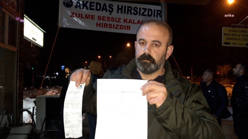 Elektrik Zammını Protesto Etmek İçin İşyerine Pankart Asan Esnaf Gözaltına Alındı