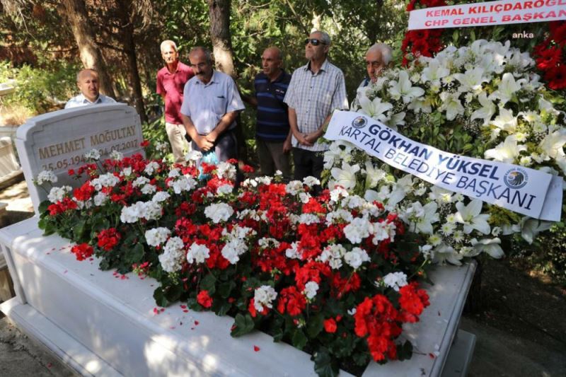 ESKİ BAKAN MOĞULTAY, VEFATININ 5’NCİ YILINDA MEZARI BAŞINDA ANILDI 