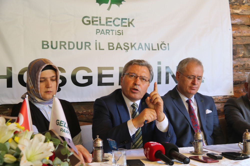 FERAMUZ ÜSTÜN: ÇOCUKLARIMIZ ÜLKEDEN SOGUMUS