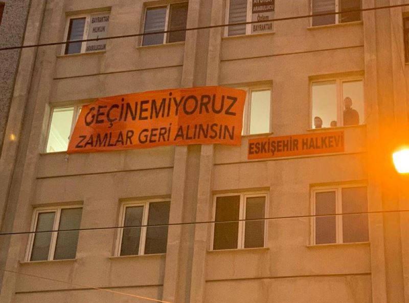 ‘Geçinemiyoruz’ Pankartına 18 Bin Lira Para Cezası Kesildi