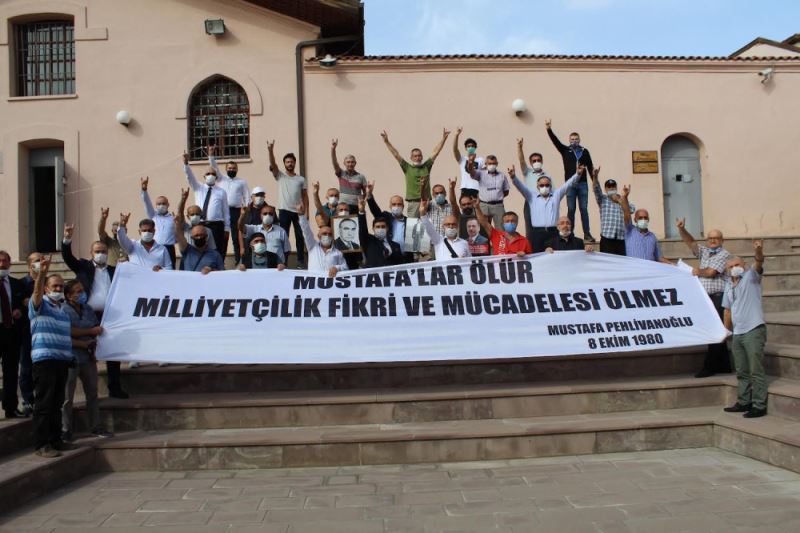 HAKKI ÖZNUR :    ÜLKÜCÜ  SEHIT   MUSTAFA PEHLIVANOGLU KABRI BASINDA DUALARLA ANILDI