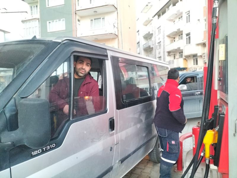 Iğdırlı Vatandaştan Akaryakıt Zammına Tepki: Eskiden 6 Liraya Alıyorduk, Şimdi 20 Küsur Lira. Yazıklar Olsun