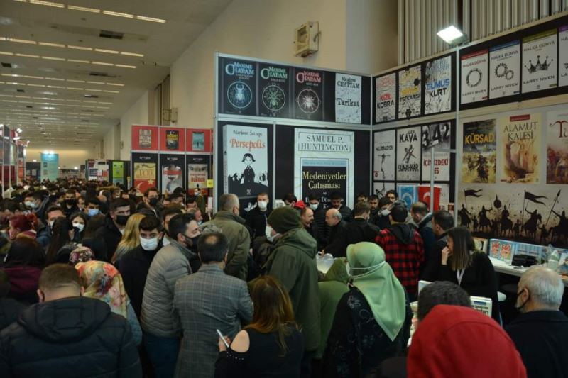 İmza Gününde Hakkı Öznur’a Büyük  İlgi  