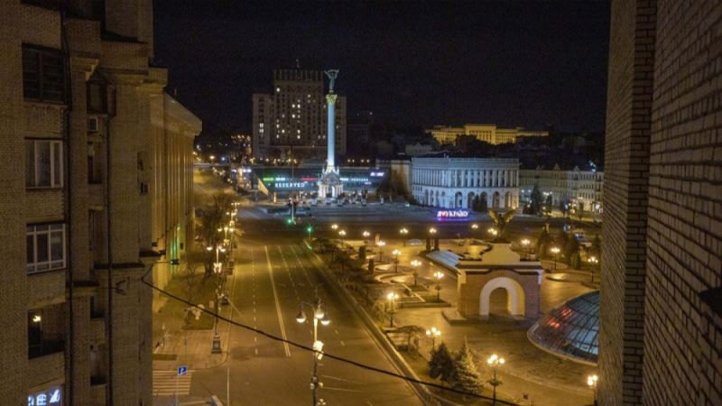 İşgalin üçüncü günü: Rus tankları başkente girdi, Ukrayna halka silah dağıttı