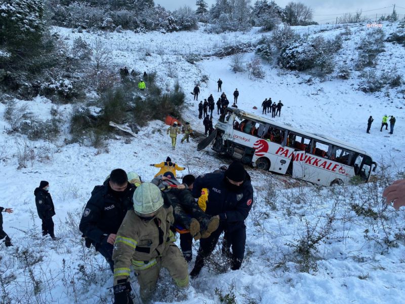 İstanbul’da TEM Bağlantı Yolunda Otobüs Şarampole Devrildi: 3 Ölü, 19 Yaralı