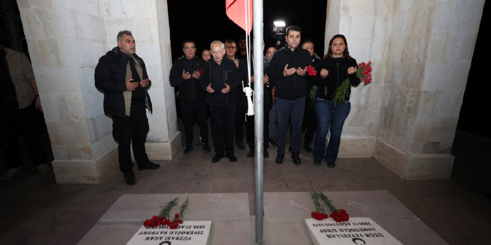 KEMAL KILIÇDAROGLU, AFYON’DA SEHITLIKLERI ZIYARET ETTI