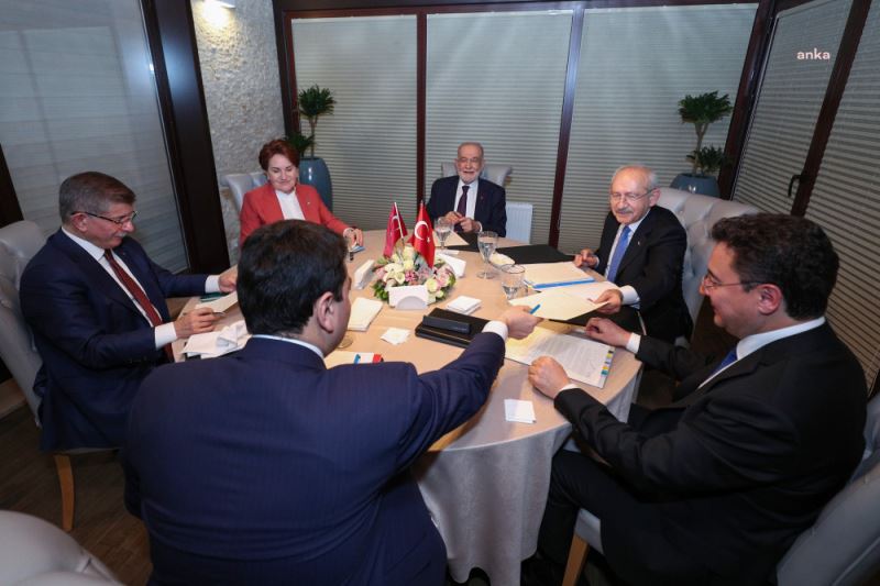 ‘Liderler Zirvesi’ Bildirisinin Islak İmzalı Halini Genel Başkanlar Anı Olarak Aldı