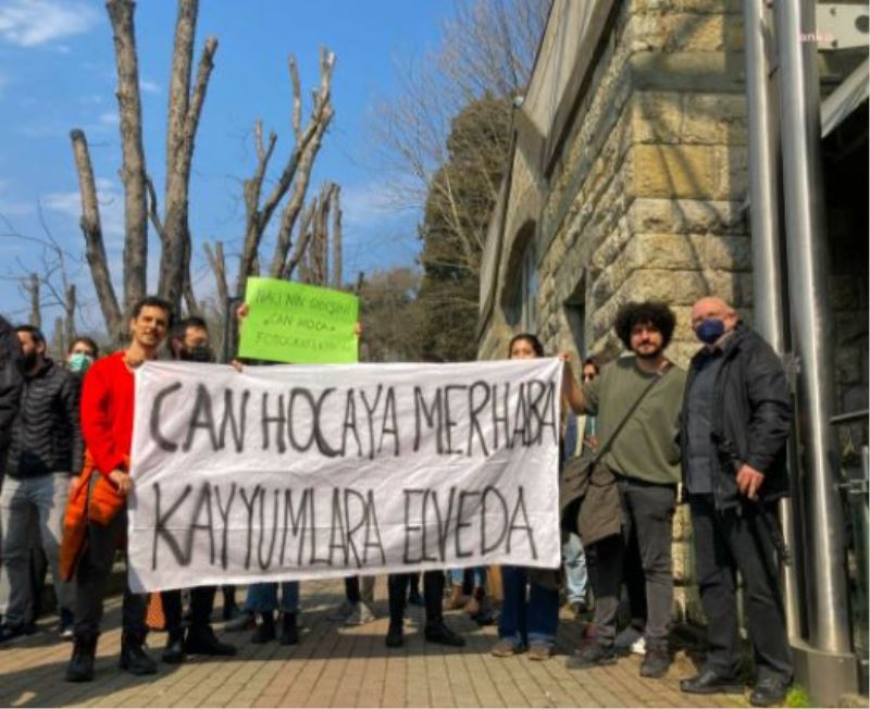 Mahkeme Kararıyla Boğaziçi Üniversitesi’ne Dönen Can Candan, Davul Zurnayla Karşılandı
