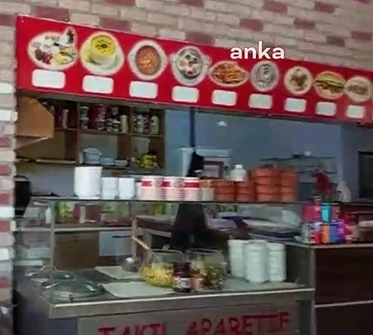 MANISALI ESNAF: ÇESMEDEN SU ISTEYEN, BOS EKMEK ISTEYEN ÖGRENCILER VAR. BIR TANE MENEMENI IKI KISI YIYOR