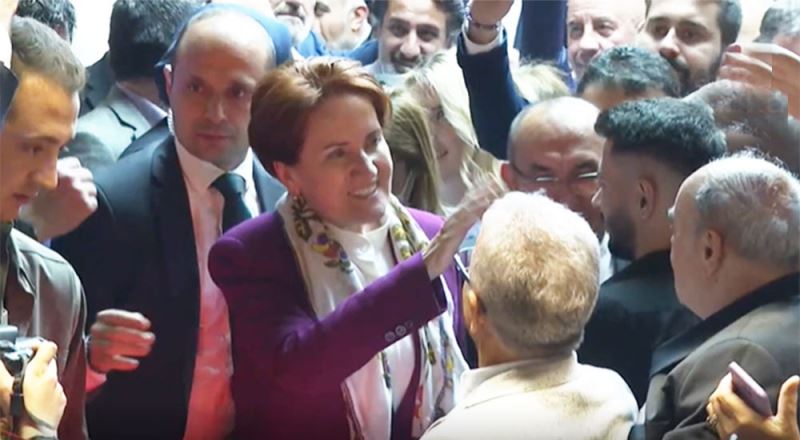 Meral Akşener, Antalya’da, “Kahrolsun istibdat, yaşasın hürriyet” sloganları ile karşılandı. 