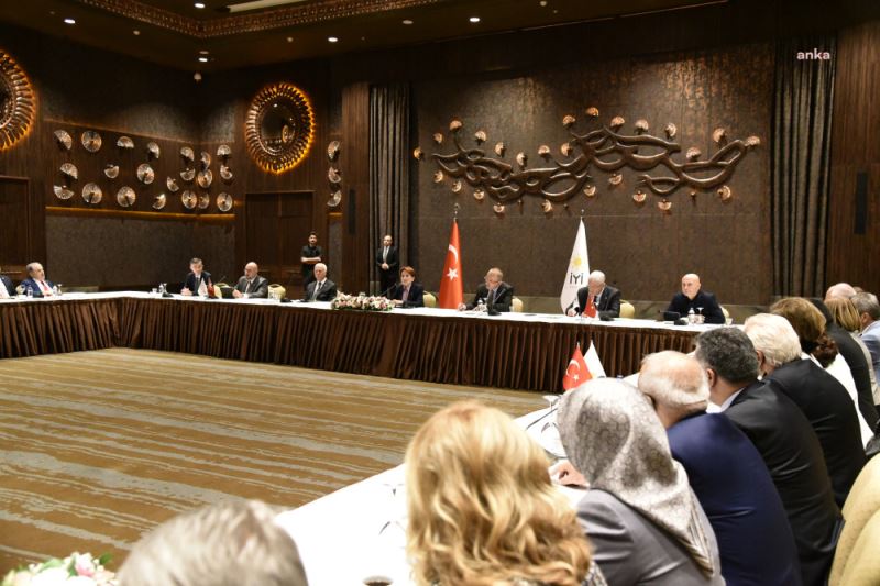 MERAL AKSENER, PARTISININ YÖNETIM ORGANLARIYLA TOPLANTI YAPTI