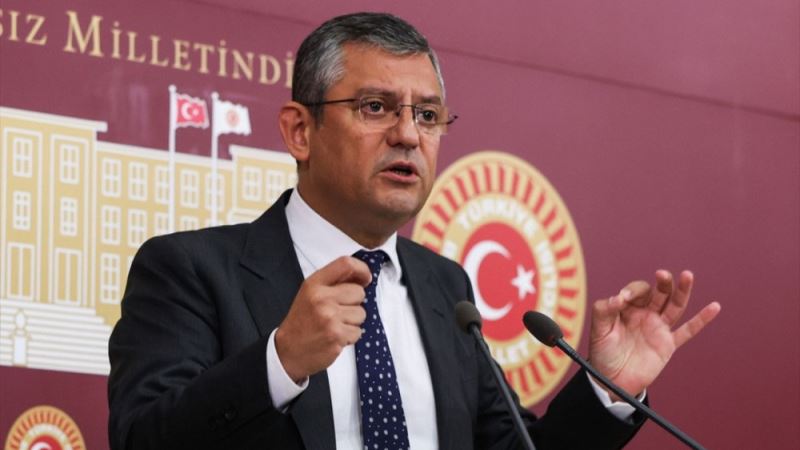 ÖZGÜR ÖZEL: “BÜYÜK BIR KUMPASLA KARSI KARSIYAYIZ”