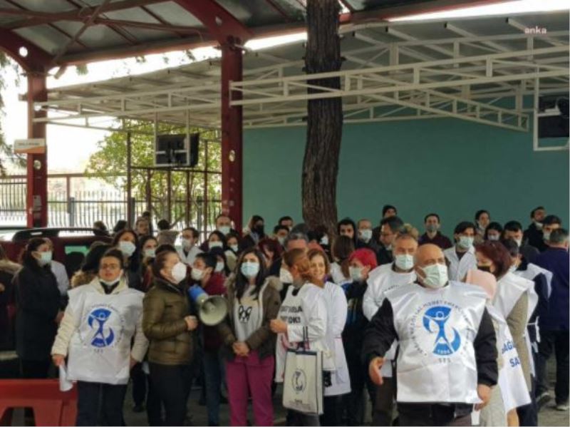 Sağlık Teknisyenine Tekmeli Saldırıyı Protesto Ettiler