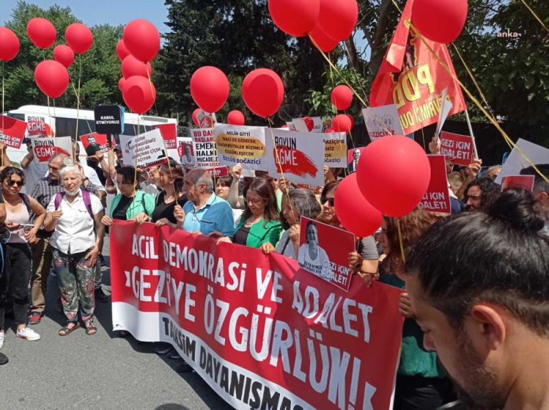 TAKSİM DAYANIŞMASI’NDAN GEZİ TUTUKLULARINA BAKIRKÖY CEZAEVİ ÖNÜNDE DESTEK