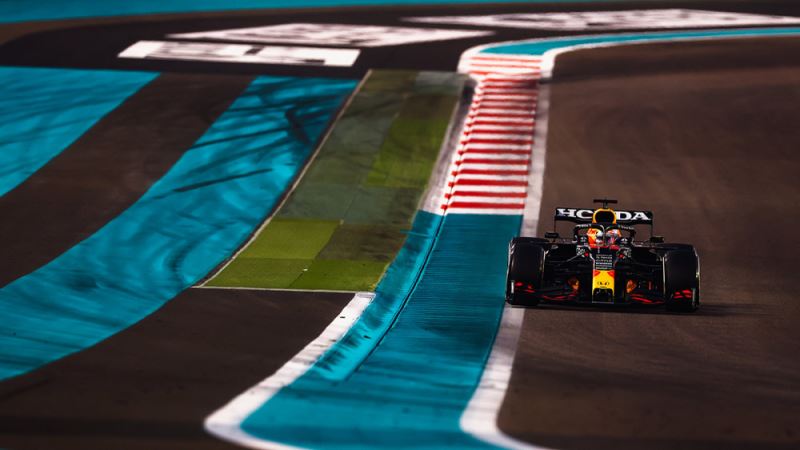 Tarihi yarışı kazanan Max Verstappen F1 şampiyonu!