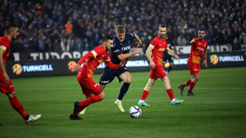 Trabzonspor zorlu Kayseripor maçında zirveye demir attı