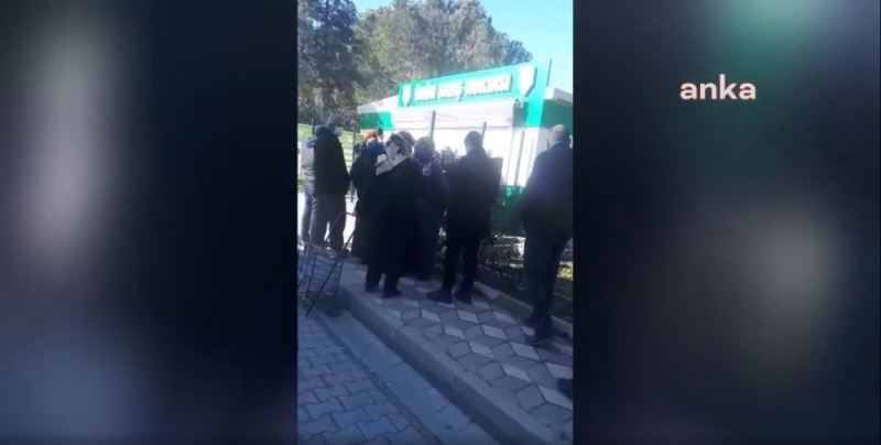 Vatandaş Ucuz Yağ ve Pirinç İçin TMO Önünde Kuyruğa Girdi
